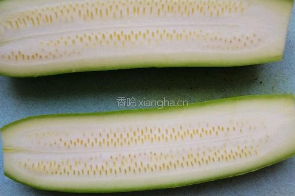 蒜蓉蒸茭瓜的做法图解2