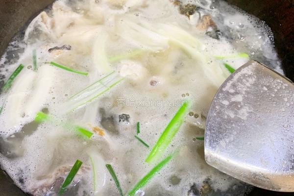 下饭神器“酸菜鱼”的做法图解3