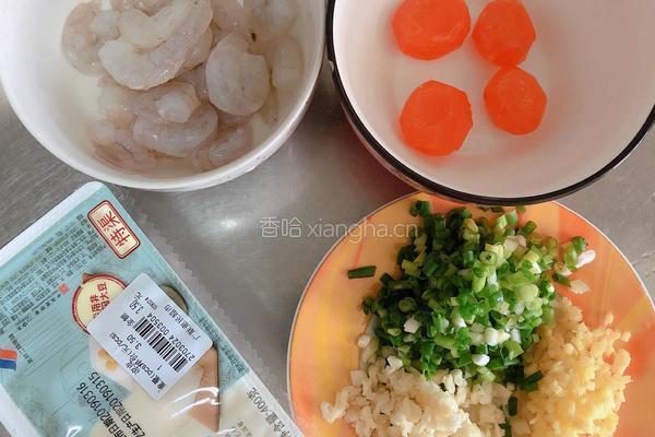  金汤虾仁豆腐羹的做法图解1