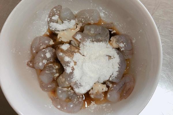  金汤虾仁豆腐羹的做法图解2