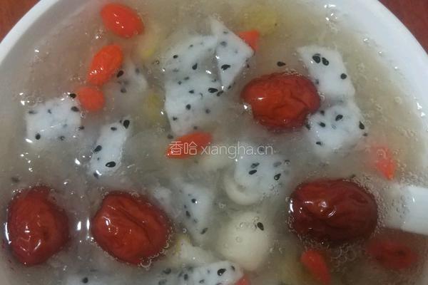 银耳火龙果羹