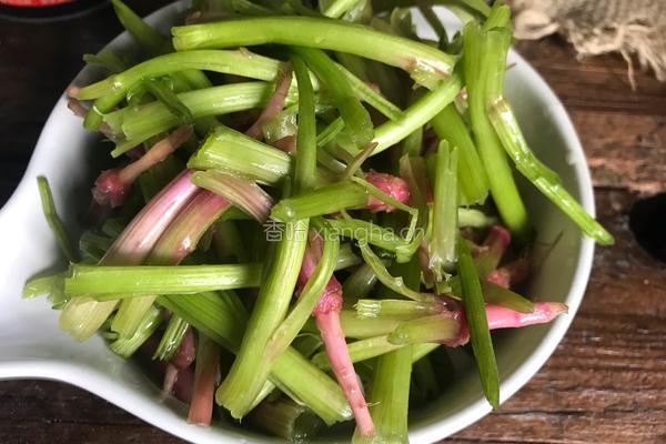 香菇酱菠菜根的做法图解3