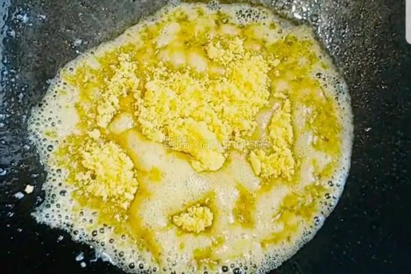 金汤虾球烩豆腐的做法图解3