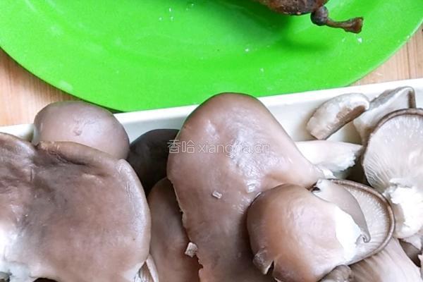 腊肠蒸蘑菇的做法图解1
