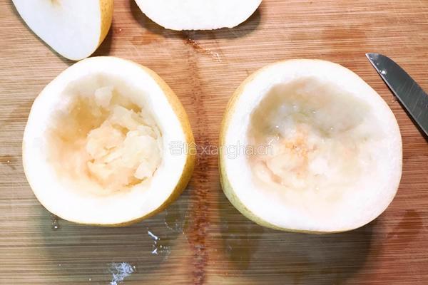 冰糖银耳蒸雪梨的做法图解3
