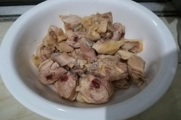 香菇炖鸡腿的做法图解1