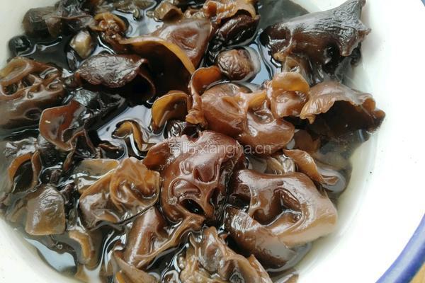 木耳包菜煎饼的做法图解2