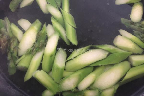 快手时蔬芦笋炒虾仁的做法图解3
