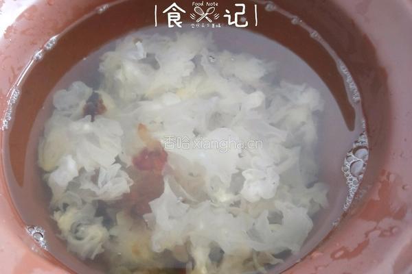 桃胶皂角米银耳羹的做法图解7