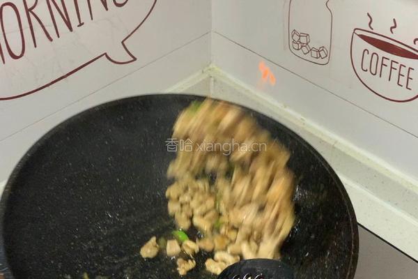 鸡胸肉鸡丁炒胡萝卜尖椒的做法图解14