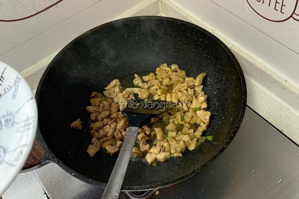 鸡胸肉鸡丁炒胡萝卜尖椒的做法图解16