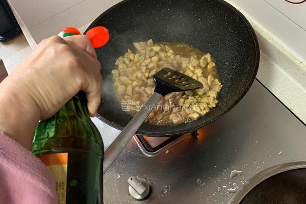 鸡胸肉鸡丁炒胡萝卜尖椒的做法图解18