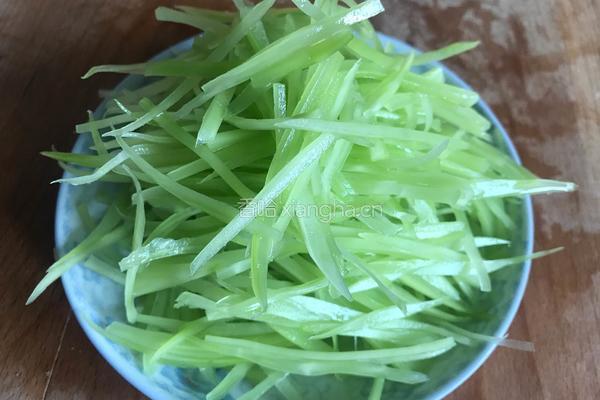 蒜蓉辣椒酱翡翠丝的做法图解3