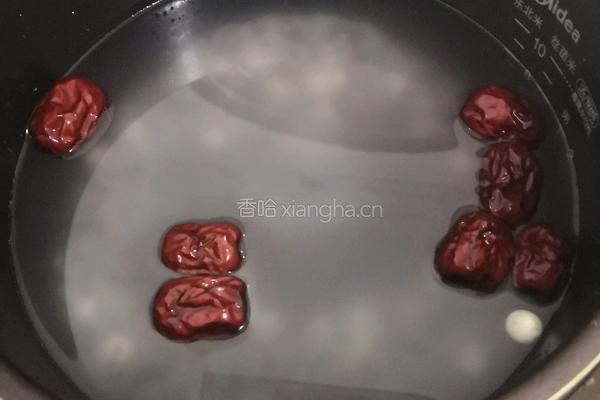 黑米莲子红枣粥的做法图解5