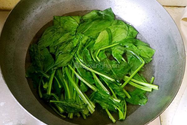 菠菜虾仁蒸蛋羹的做法图解1