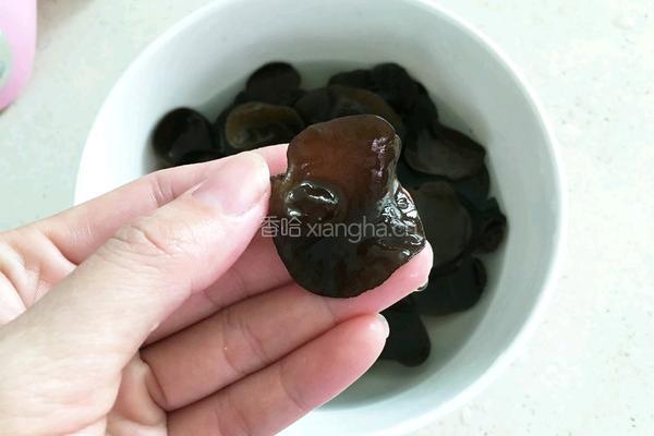 三素木耳的做法图解1
