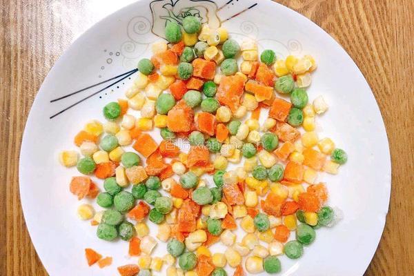 黑米红枣菠萝蒸饭的做法图解1
