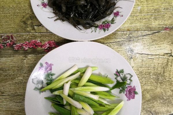 炒河虾的做法图解1