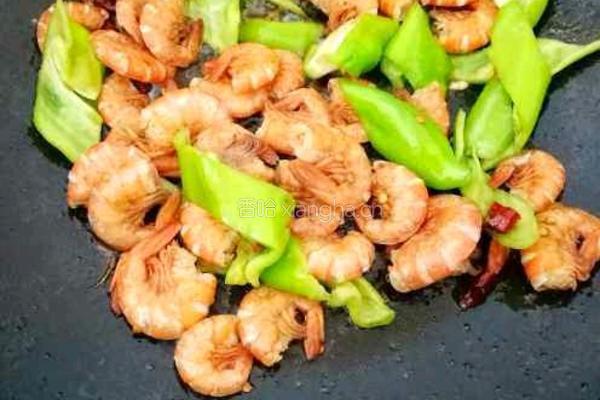 双椒炒海虾的做法图解6