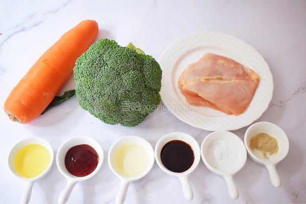 蜜汁鸡胸肉的做法图解1