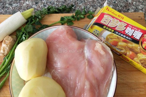 咖喱鸡胸肉炖土豆的做法图解1