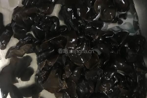木耳炒鸡蛋的做法图解1