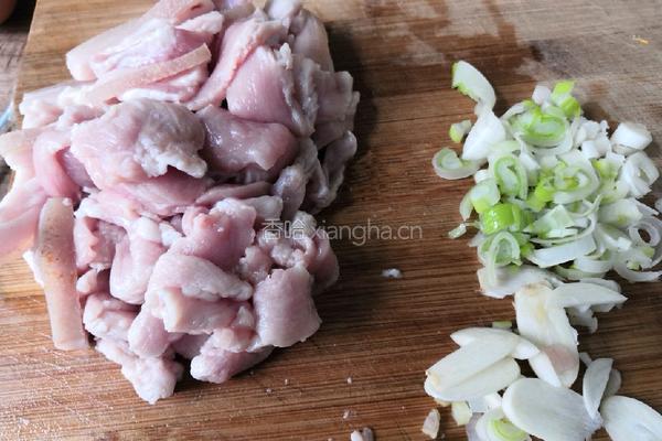肉炒藕片的做法图解2