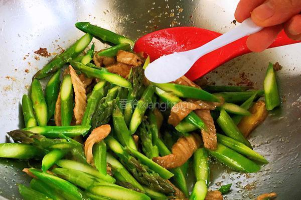 里脊肉炒芦笋的做法图解9