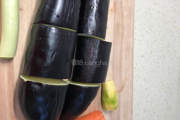 腊肉茄子煲的做法图解1