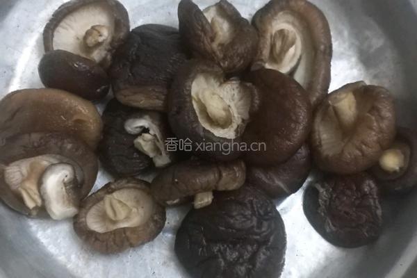 黄焖鸡的做法图解1