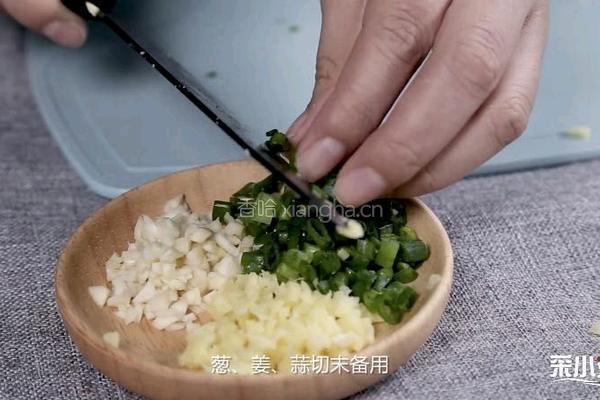 香辣手撕小鱼干的做法图解1