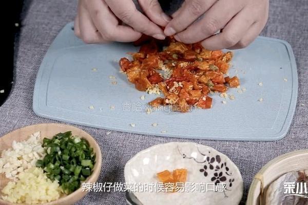 香辣手撕小鱼干的做法图解2