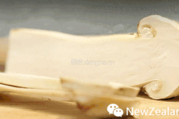 松茸新西兰花胶汤的做法图解3