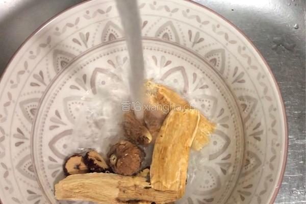 药膳蒸鸡的做法图解2