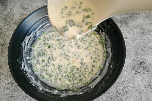 韭菜鸡蛋饼的做法图解7