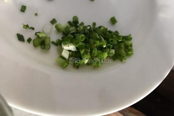 荷叶蒸腊鱼的做法图解5