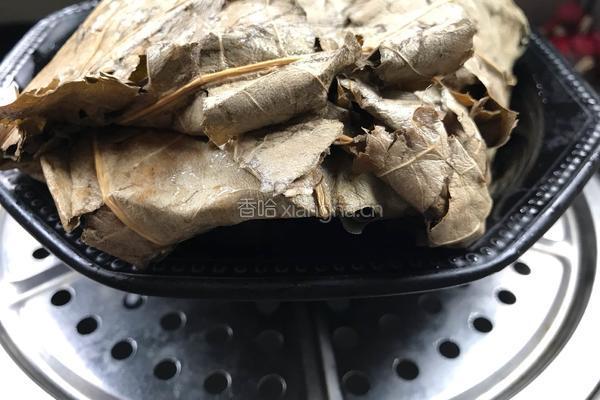 荷叶蒸腊鱼的做法图解10