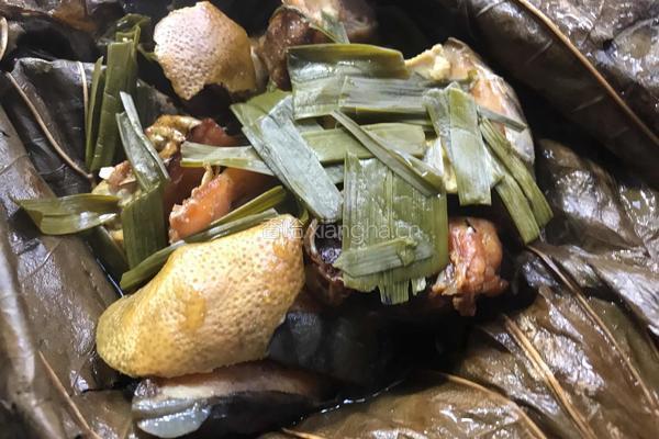 荷叶蒸腊鱼的做法图解11