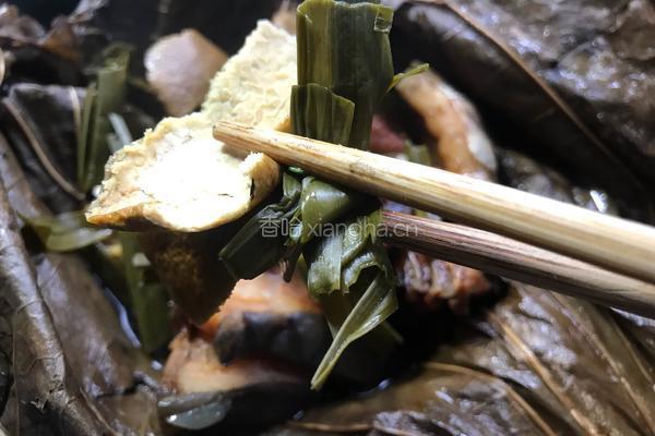 荷叶蒸腊鱼的做法图解12