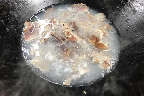 艾香腊肉的做法图解1