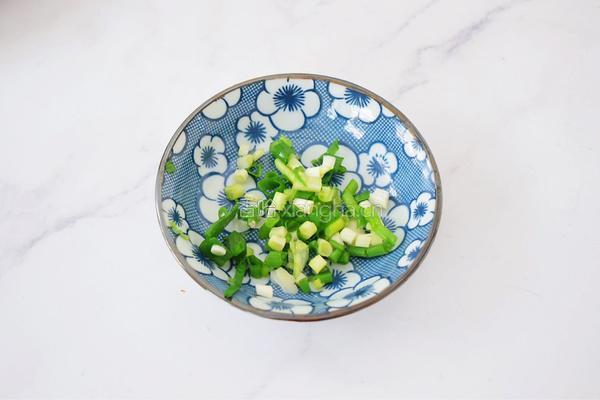 饺子皮油泼面的做法图解4