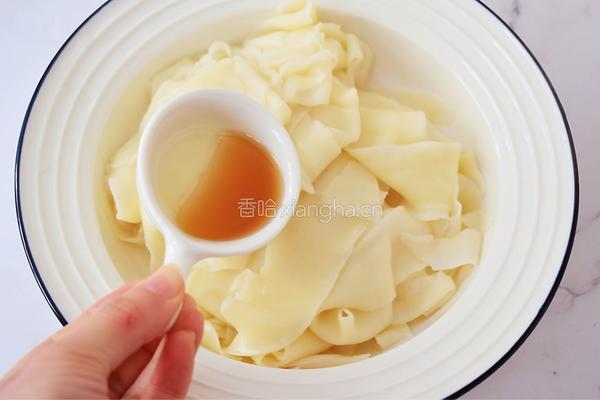 饺子皮油泼面的做法图解7