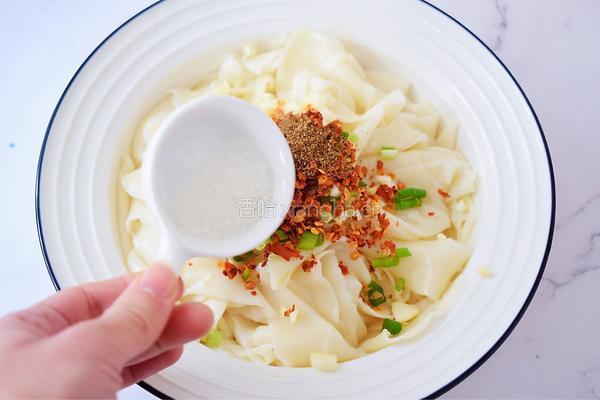 饺子皮油泼面的做法图解12