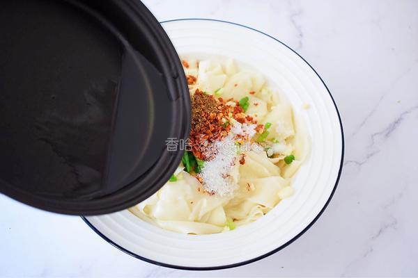饺子皮油泼面的做法图解15