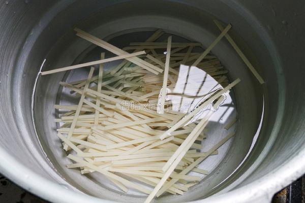 婴儿辅食之烂面条的做法图解2