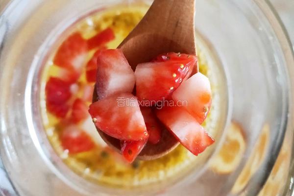 缤纷水果茶的做法图解1