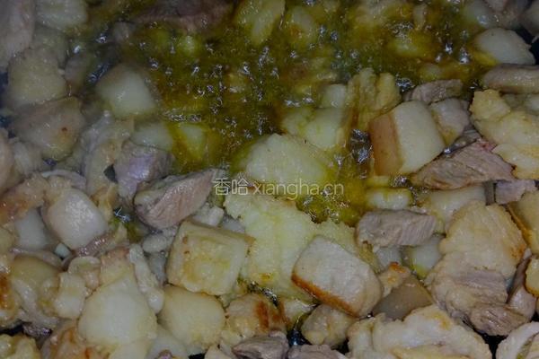 土豆烧肉的做法图解1
