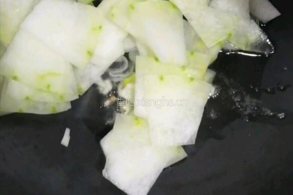 冬瓜干贝虾皮汤的做法图解7