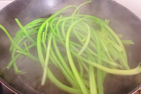 芹菜猪肉饺子的做法图解2