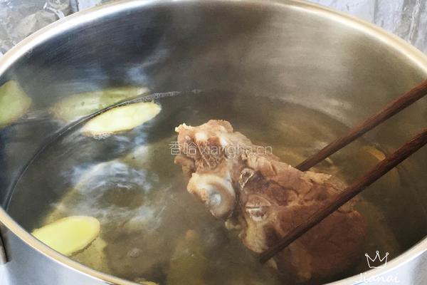 梅肉骨炖春笋的做法图解5